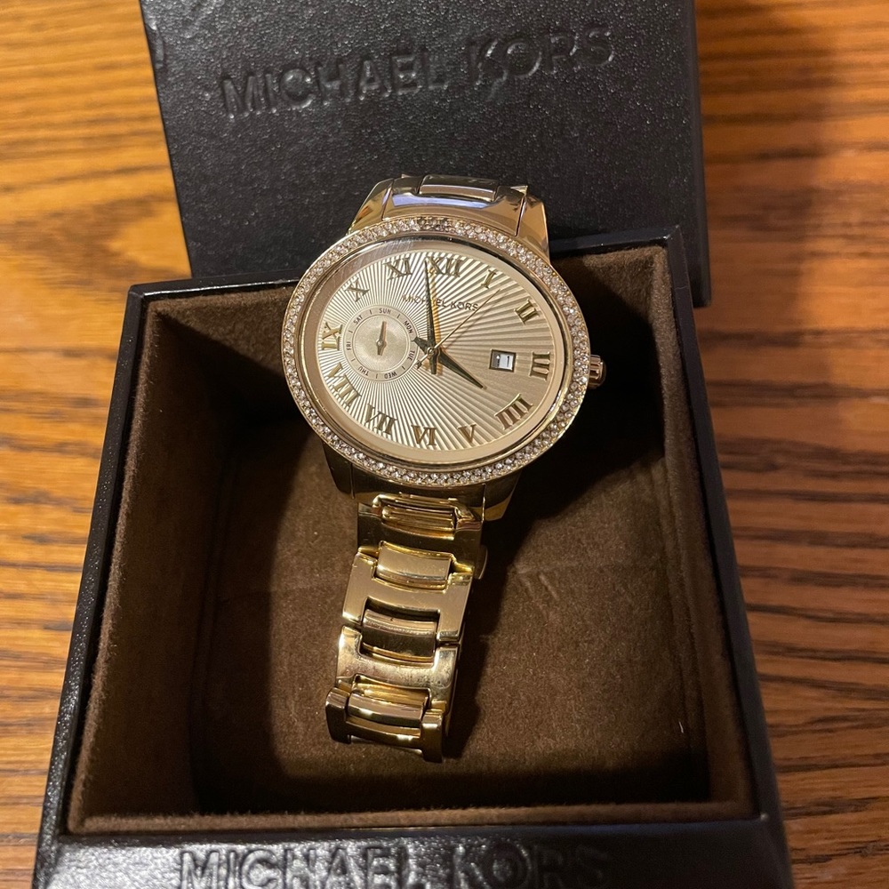 Michael Korea Gold Watch - Picture 2 of 3